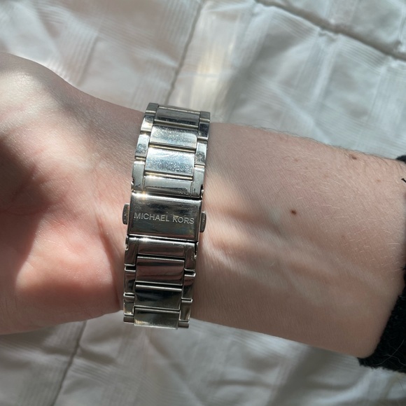 Women’s michael kors watch - Picture 4 of 4